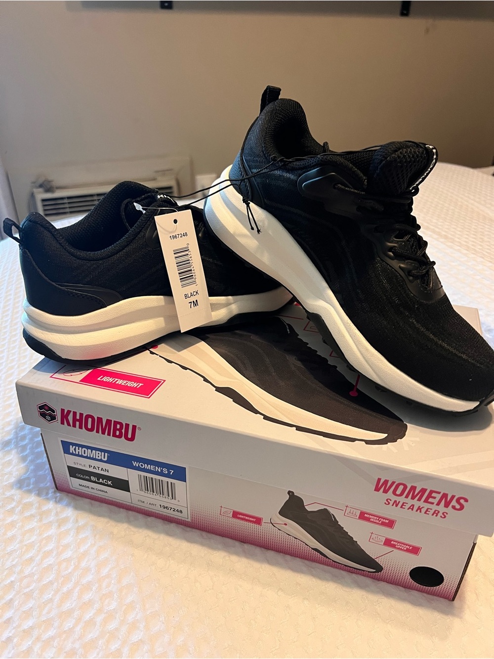 Khombu Black and White Women's Casual Running Shoes SIZE 7